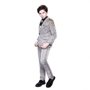 Ensemble de smoking <span class=keywords><strong>gris</strong></span> argenté élégant pour garçons <span class=keywords><strong>Blazer</strong></span> scintillant avec gilet assorti pour mariage et événements spéciaux - Product Image 4