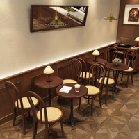 Ensemble table et chaises de café vintage en bois massif de style américain, 4 personnes, design vert, pour usage commercial dans les restaurants occidentaux et les cafés.