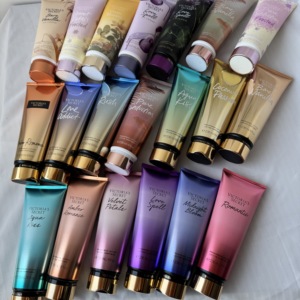 Nuova Lozione Profumata per il Corpo Agua Kiss Velnet Petels Love Spell Romance 2026, Fragranza Femminile di Marca Victoria Secret - Product Image 5