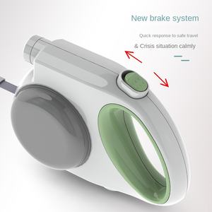 רצועת כלבים אוטומטית נשלפת רב תכליתית יוקרתית עם פנס, טעינה ב-USB, שקית לאיסוף צואה מובנית וקערת אוכל לכלבים (פלסטיק) - Product Image 5