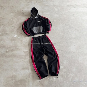 Ensemble de survêtement streetwear surdimensionné personnalisé en molleton bouclette pour homme – Ensemble jogging deux pièces avec design patchwork et sweats à capuche - Product Image 1