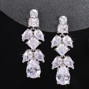 Orecchini in Cristallo Trasparente per Donne, Stile Ghiacciato, Eleganti Accessori per Abiti da Festa - Product Image 3