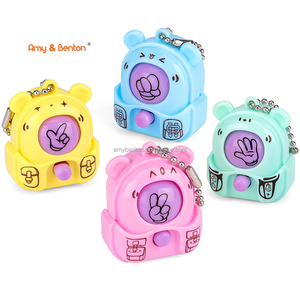 <span class=keywords><strong>Rock</strong></span> <span class=keywords><strong>Paper</strong></span> <span class=keywords><strong>Scissors</strong></span> Juguete aleatorio Mini juguete Juego de adivinanzas Llavero para niños Favores de fiesta Premio de aula Suministros para fiestas - Product Image 1