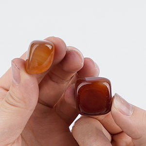 Cristal de guérison roulant de style Feng Shui en pierre polie <span class=keywords><strong>cornaline</strong></span> rouge pour poisson pour l'aménagement paysager du réservoir et la mascotte - Product Image 5