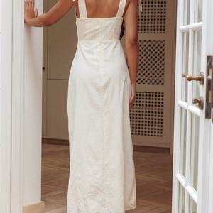 OEM 2025 Nouvelle Collection Robes Longues Décontractées Sexy Brodé Col Halter Col V Maxi pour Femmes – Idéales pour les Vacances - Product Image 3