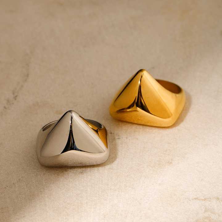 Fashion Jewelry 18k Gold Plated Silver Plated Metal Triangle Ring Signet Ring Women Stainless Steel