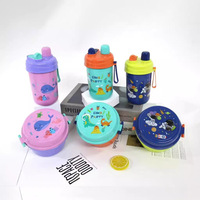 Boîte à lunch et gourde pour enfants motif dessin animé, en plastique, avec compartiments, fourchette et cuillère incluses – Idéal pour les écoles primaires
