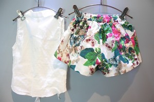 Compras en Línea en India: Conjunto de Camiseta sin Mangas con Cuello de Solapa de Algodón para Niñas y Pantalones de Salón con Estampado Completo para Niñas - Product Image 2