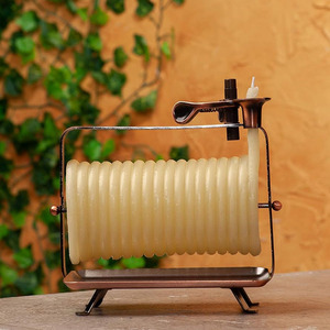 Bougie horizontale 48 heures Candle by the Hour avec base en cuivre, cire d'abeille naturelle écologique avec mèche en coton - Product Image 5