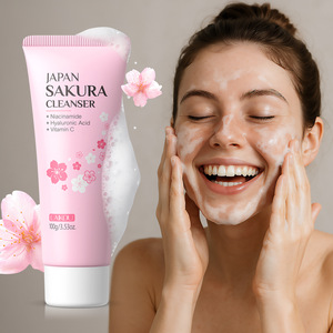 El limpiador facial de espuma Sakura de alta calidad hidrata la piel. La fórmula de crema suave elimina eficazmente el maquillaje - Product Image 1