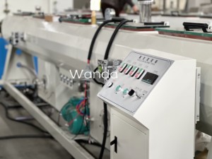 Machine à fabriquer des tuyaux en PVC de 110-315 mm, extrudeuse de tuyaux en PVC SJ92/188, ligne d'extrusion de tuyaux en plastique pour conduites d'eau et de câbles de 315-630 mm - Product Image 4