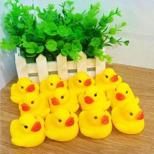 Mini canard en caoutchouc jaune pour enfants, jouet de bain flottant avec son, pour la douche ou la baignade, lot en vrac pour la salle de bain de bébé - Product Image 3