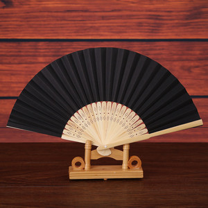 Éventail pliant artisanal en bambou blanc peint à la main, idéal pour les mariages, les fêtes et la décoration intérieure - Product Image 1