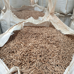 Granulés de bois de haute qualité en forme de briquettes, combustible naturel pour système de chauffage, haute densité, teneur en cendres 9,9 %, valeur calorifique 99,9 J - Product Image 1