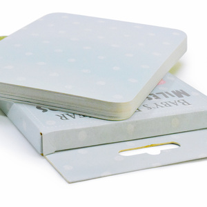 Impression personnalisée, lot de 24 cartes de jalons de développement pour bébé en papier d'art épais et enduit, coins arrondis, avec trou de suspension pour présentation en magasin - Product Image 4