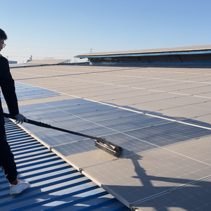 SUNNOVA N1 Asta Telescopica 10m, Strumento di Pulizia Fotovoltaica ad Alta Potenza 240W, per Pannelli Solari in Fibra di Carbonio, Larghezza 65cm, Uso a Secco/Con Acqua, 24V/28Ah - Product Image 5