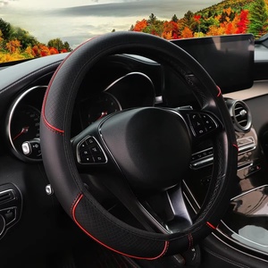 Une voiture en cuir gaufré <span class=keywords><strong>rouge</strong></span> <span class=keywords><strong>blanc</strong></span> bande garniture <span class=keywords><strong>de</strong></span> voiture sans anneau intérieur couverture <span class=keywords><strong>de</strong></span> volant convient 14.5-15 "37-38cm fournitures d'intérieur <span class=keywords><strong>de</strong></span> voiture - Product Image 2