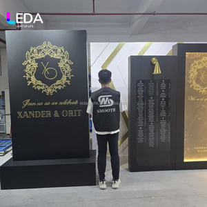 Fondo de Boda Moderno Personalizado LEDA, Letrero de Bienvenida con Lista de Nombres en Acrílico Negro Espejo, Decoración para Eventos de Recepción de Salón de Bodas - Product Image 2