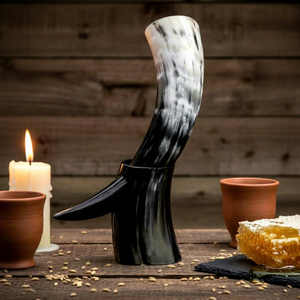 Corne à boire avec support, faite à la main en corne naturelle, tasse à bière, vaisselle pour la maison, le bar, les fêtes, les festivals et la décoration historique - Product Image 1
