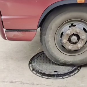 Tapa <span class=keywords><strong>de</strong></span> Alcantarilla Cuadrada <span class=keywords><strong>de</strong></span> <span class=keywords><strong>Hierro</strong></span> Fundido con Certificación D400 <span class=keywords><strong>de</strong></span> Alta Capacidad <span class=keywords><strong>de</strong></span> Carga En124 1000X1000 <span class=keywords><strong>Precio</strong></span> <span class=keywords><strong>de</strong></span> Fábrica - Product Image 3