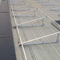 Kit Rak Surya Segitiga Aluminium Anodized OEM yang Dapat Disesuaikan untuk Pemasangan Panel PV di Atap Beton Datar, Atap Genteng, Atap Logam, dan RV