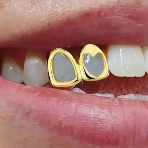 Nouveaux Bijoux de Corps Tendance et Stylés, Accessoires Hip Hop Dorés Lisses et Modernes, avec Cœur Creux Double, pour un Look Audacieux - Product Image 1