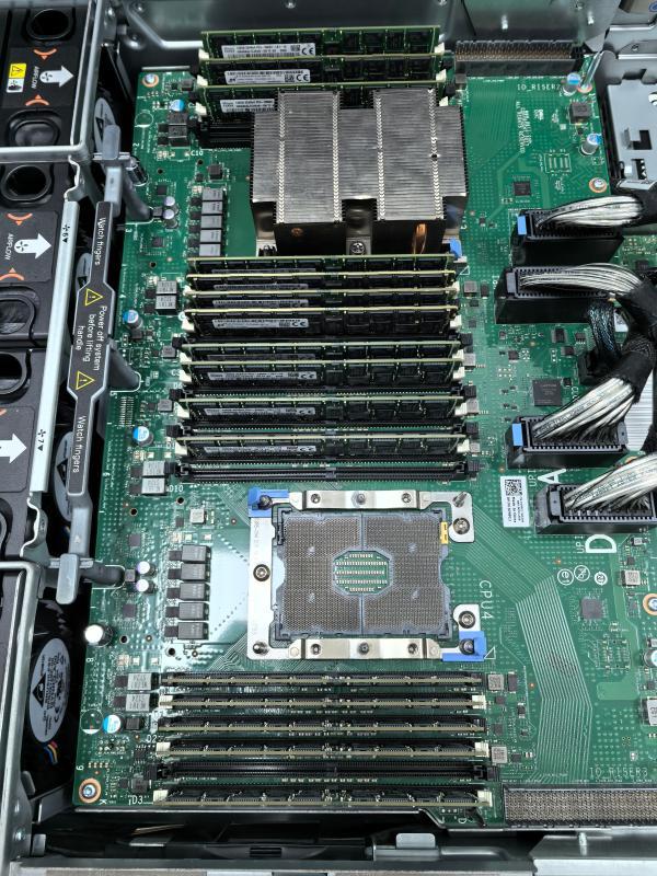 R7960 6430 64G 1TSSD 8T*4 RTXA4000 1400W