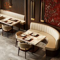 Ensemble de table et chaises de style moderne en cuir blanc et marbre courbé pour café, restaurant, hôtel