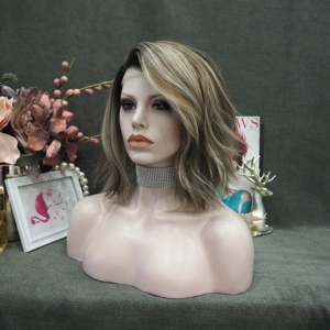 Parrucca Corta Bob con Riflessi Biondo Miele, Consegna Notturna, <span class=keywords><strong>Parrucche</strong></span> Sintetiche in Fibra Premium con Frontale in Pizzo - Product Image 2