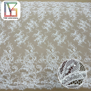 Tessuto in Pizzo Bianco <span class=keywords><strong>con</strong></span> Ricami, Perline e Paillettes, Pizzo Francese Chantilly <span class=keywords><strong>con</strong></span> Cordoncino per Abiti da Sposa - Product Image 2
