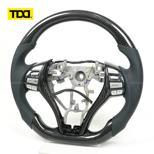 Volante de Fibra de Carbono Real TDD Compatible con Nissan - Product Image 1