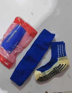 Set di 5 Pezzi per Calcio: Parastinchi, Zaino con Coulisse, Nastri Protettivi, Calzini Sportivi a Maglia per l'Estate - Product Image 2