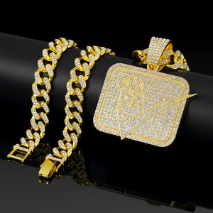 ชุดสร้อยคอฮิปฮอป 'cut da check' ประดับด้วยพลอยเทียมเคลือบทอง14K จี้สร้อยคอรูปวงรีประดับตัวอักษรสไตล์สตรีท - Product Image 1