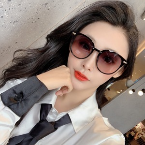 Gafas de sol polarizadas tipo ojo de gato para mujer, protección UV400, montura negra, lentes TAC C233, color morado 2032, moda para viajes - Product Image 2