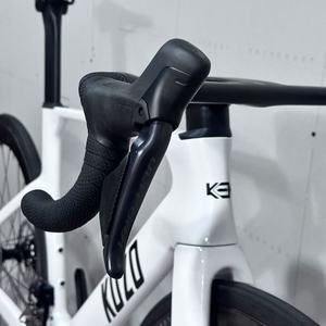Bicicleta de Carretera de Fibra de Carbono KOZO KOZO1 UT DI2 Juego Grande Sin Suspensión Sin Frenos <span class=keywords><strong>Shimano</strong></span> UT Di2/8170 Freno de Disco Hidráulico 24 Velocidades - Product Image 6