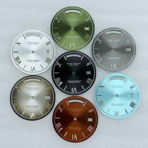 Esfera de reloj nueva y mejorada, con números romanos, diseño deportivo, adecuada para uso formal. - Product Image 2