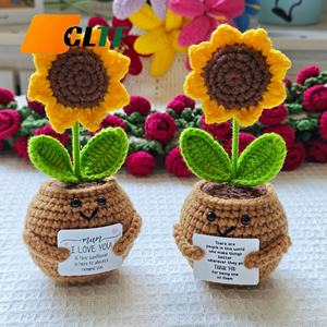 ของขวัญถักโครเชต์รูปดอกทานตะวันในกระถาง ปี 2026 ขายส่งจากโรงงานโดยตรง ของขวัญแฮนด์เมดขนาดเล็ก น่ารัก <span class=keywords><strong>ตลก</strong></span> สดใส ตุ๊กตาถักโครเชต์ ของขวัญดอกไม้ถักโครเชต์สำหรับคุณแม่ - Product Image 1