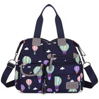 Sac à bandoulière de voyage KINGYE KY-HB187, fourre-tout à fleurs, fermeture éclair, nylon imperméable, 35x30x13CM, sac à main tendance pour femme avec pompon