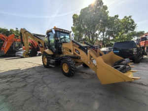 Minicargadora Usada CAT 420F al por Mayor, Retroexcavadora CAT 420F Usada en Excelente Estado y Bien Mantenida - Product Image 4