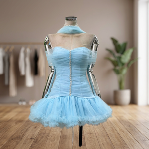 Robe courte en tulle bleu clair à épaules dénudées avec détails en strass et encolure illusion - Product Image 3