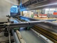 Presse plieuse hydraulique CNC à 4+1 axes pour tôles, machine de pliage CNC pour plaques d'acier, machine de pliage