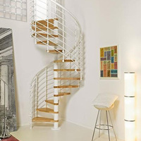 Escalier en colimaçon Prima moderne pour extérieur, en acier inoxydable et bois, forme courbée, couleurs personnalisables - Design victorien durable