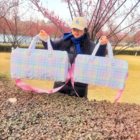 Bolso de Viaje Espacioso de Nailon con Lazo Rosa, Tipo Tote y Duffel, Cierre de Cremallera con Remaches, Moderno para Fin de Semana, Gimnasio, Deportes, Pijamada o Fiesta