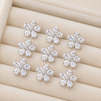 Anting-anting stud moissanite bunga lima kelopak elegan perak sterling 925 potongan pir, bersertifikat GRA, mendukung logo custom