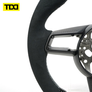 Volante TDD de Fibra de Carbono Real con Franja Central Blanca para Porsche 911 718 Cayman Macan Cayenne Panamera 996 997 987 991 - Product Image 3
