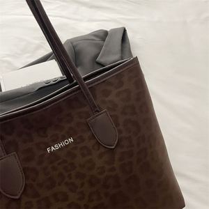 Custom Wholesale Women's Large Capacity Shoulder Bag Lightweight Multi-Purpose Handbag for Everyday Use Travel Commuting Open - Product Image 4