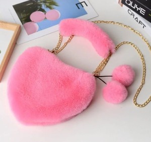 <span class=keywords><strong>Sac</strong></span> à bandoulière en <span class=keywords><strong>fausse</strong></span> <span class=keywords><strong>fourrure</strong></span> de couleur vive assorti au bandeau d'hiver mignon et tendance, <span class=keywords><strong>sac</strong></span> à main en forme de cœur, <span class=keywords><strong>sac</strong></span> à main en <span class=keywords><strong>fourrure</strong></span> chaude - Product Image 4