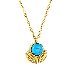 Collier vintage plaqué or 18 carats avec pendentif en forme d'éventail en acier inoxydable étanche et pierre naturelle turquoise - Product Image 1