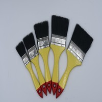 Pinceau à poils noirs à manche rouge peint en jaune 633 Pinceau en bois artisanal avec finition durable