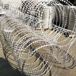 Alambre de púas de acero inoxidable galvanizado en caliente, tipo concertina, anti-escalada, con púas de cuchillo, para seguridad en prisiones - Product Image 4